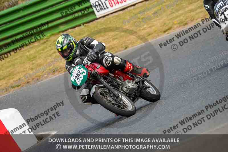 Vintage motorcycle club;eventdigitalimages;mallory park;mallory park trackday photographs;no limits trackdays;peter wileman photography;trackday digital images;trackday photos;vmcc festival 1000 bikes photographs